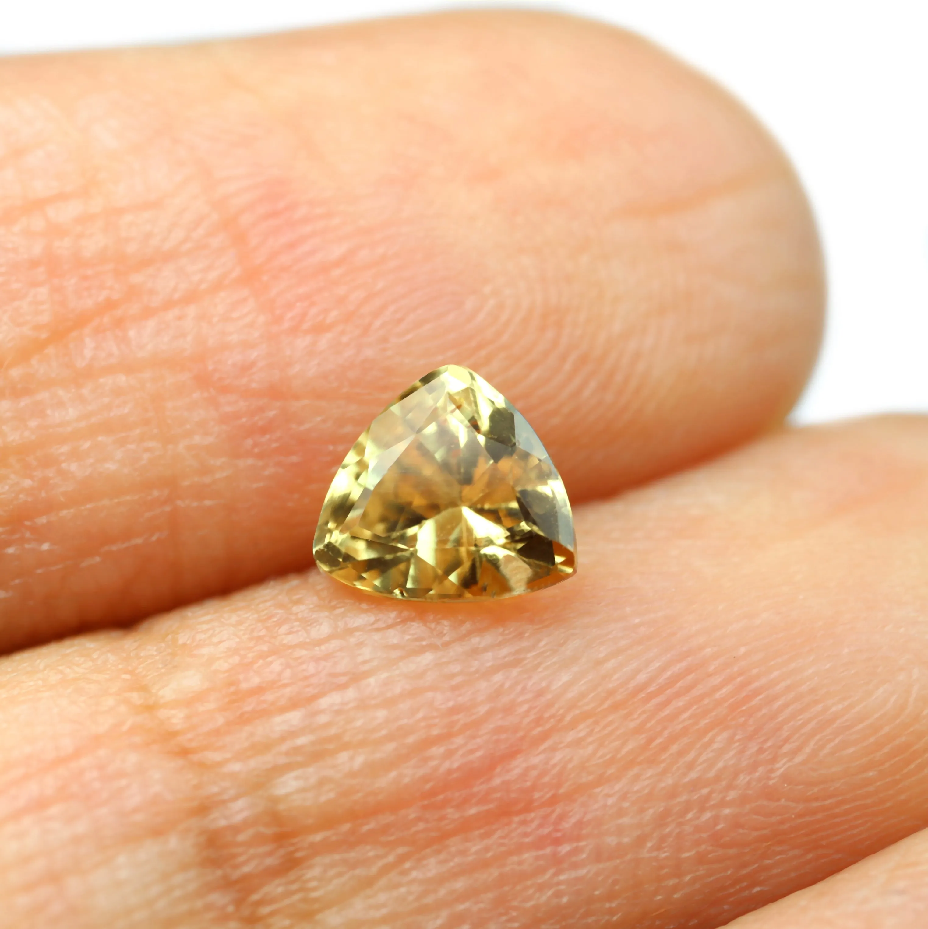 0.65ct Crtified Natural Yellow Sapphire