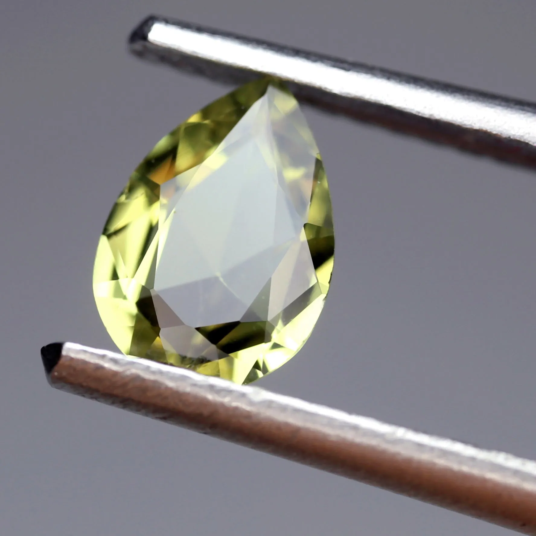 0.67ct Certified Natural Lime Yellow Sapphire
