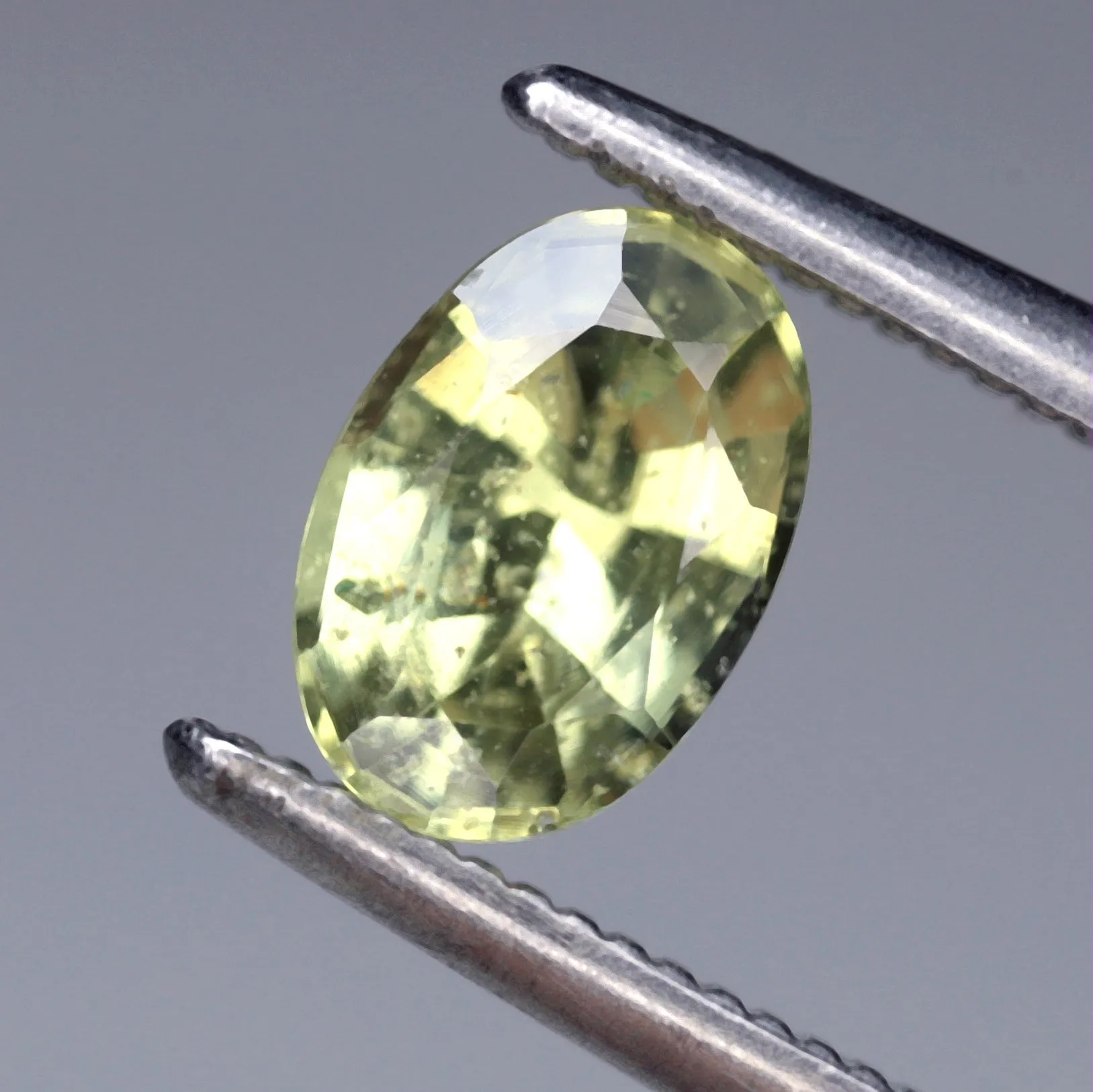 0.67ct Certified Natural Yellow Sapphire