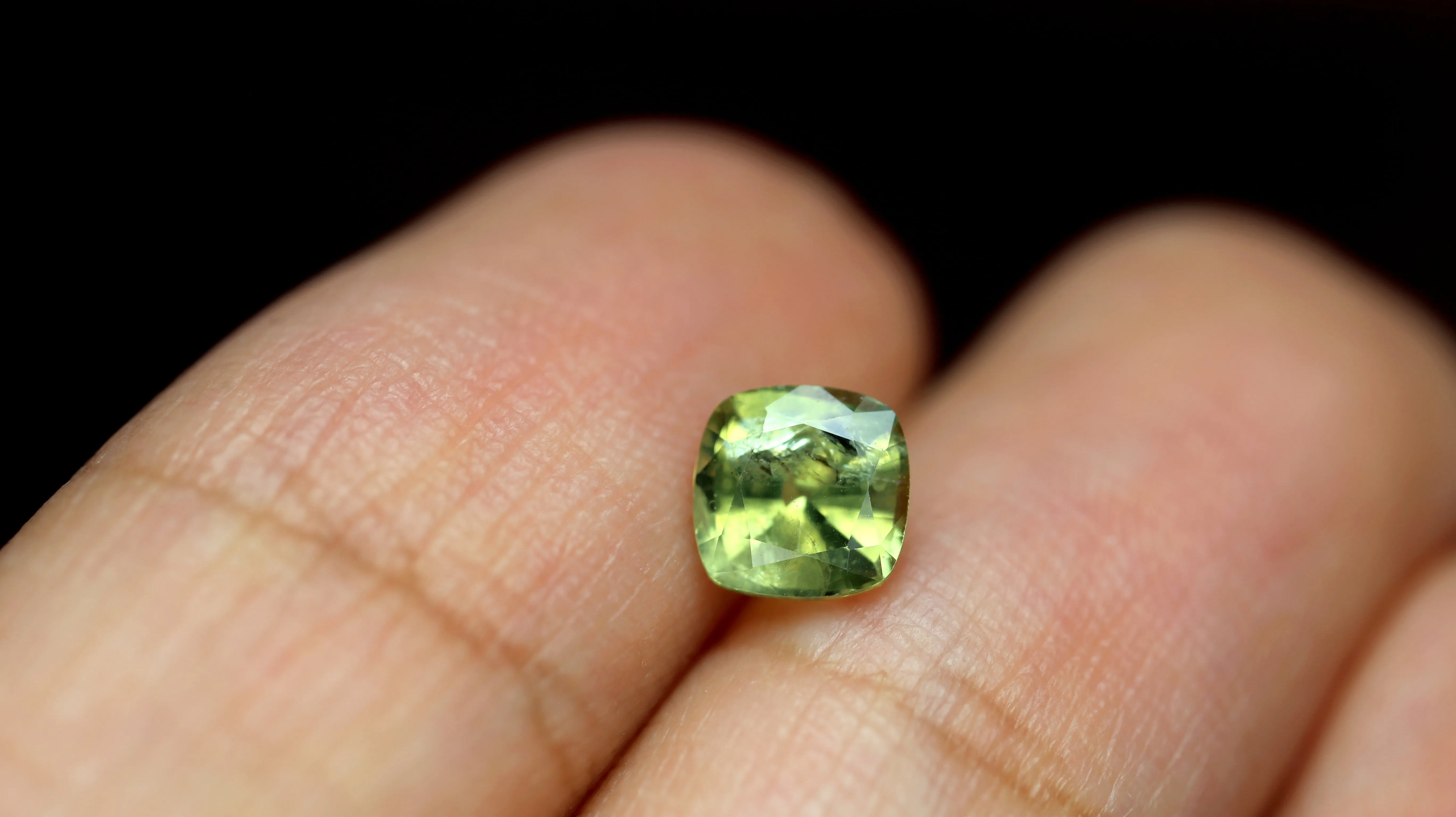0.90ct Certified Natural Green Sapphire