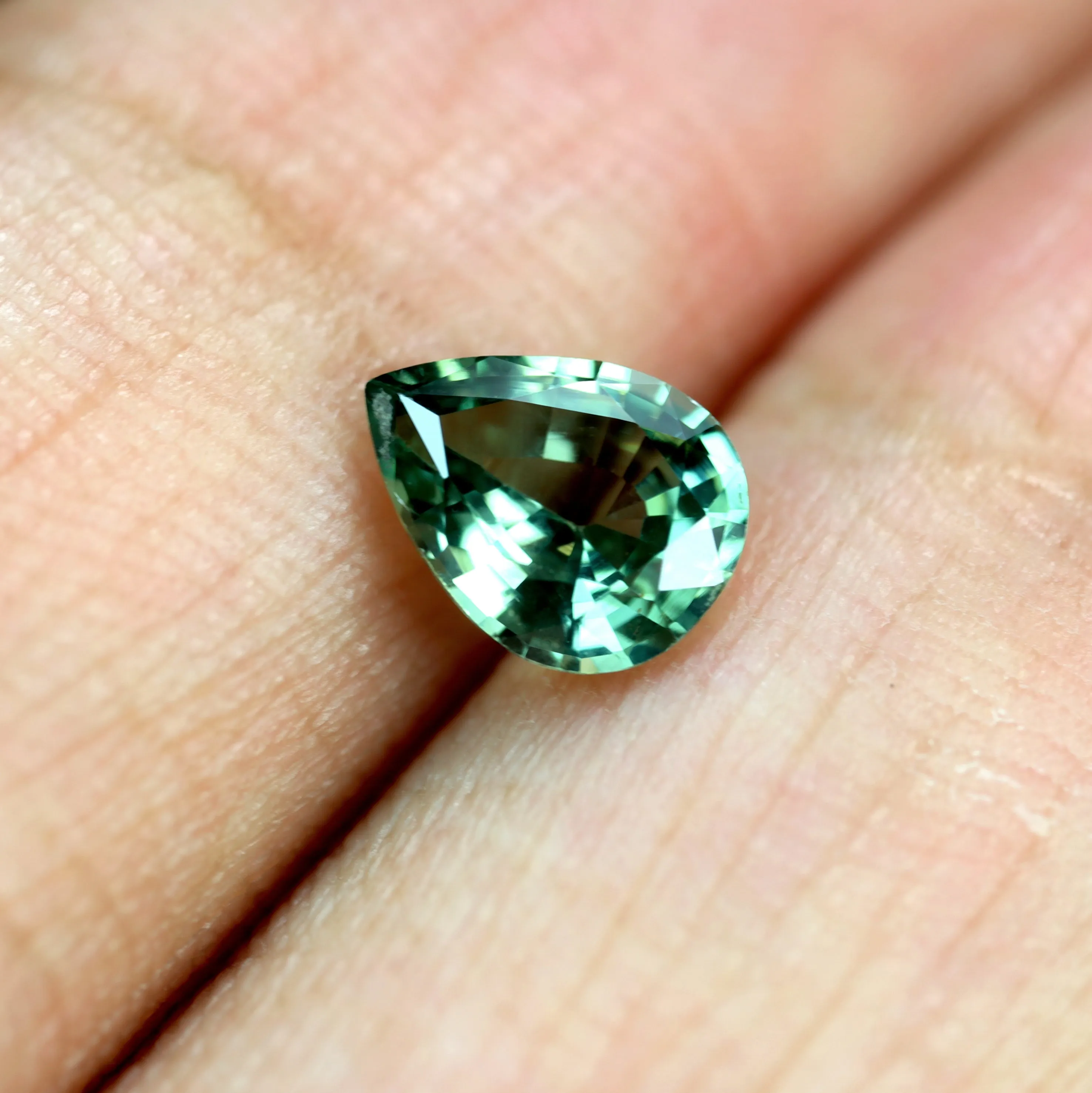 0.90ct Certified Natural Green Sapphire