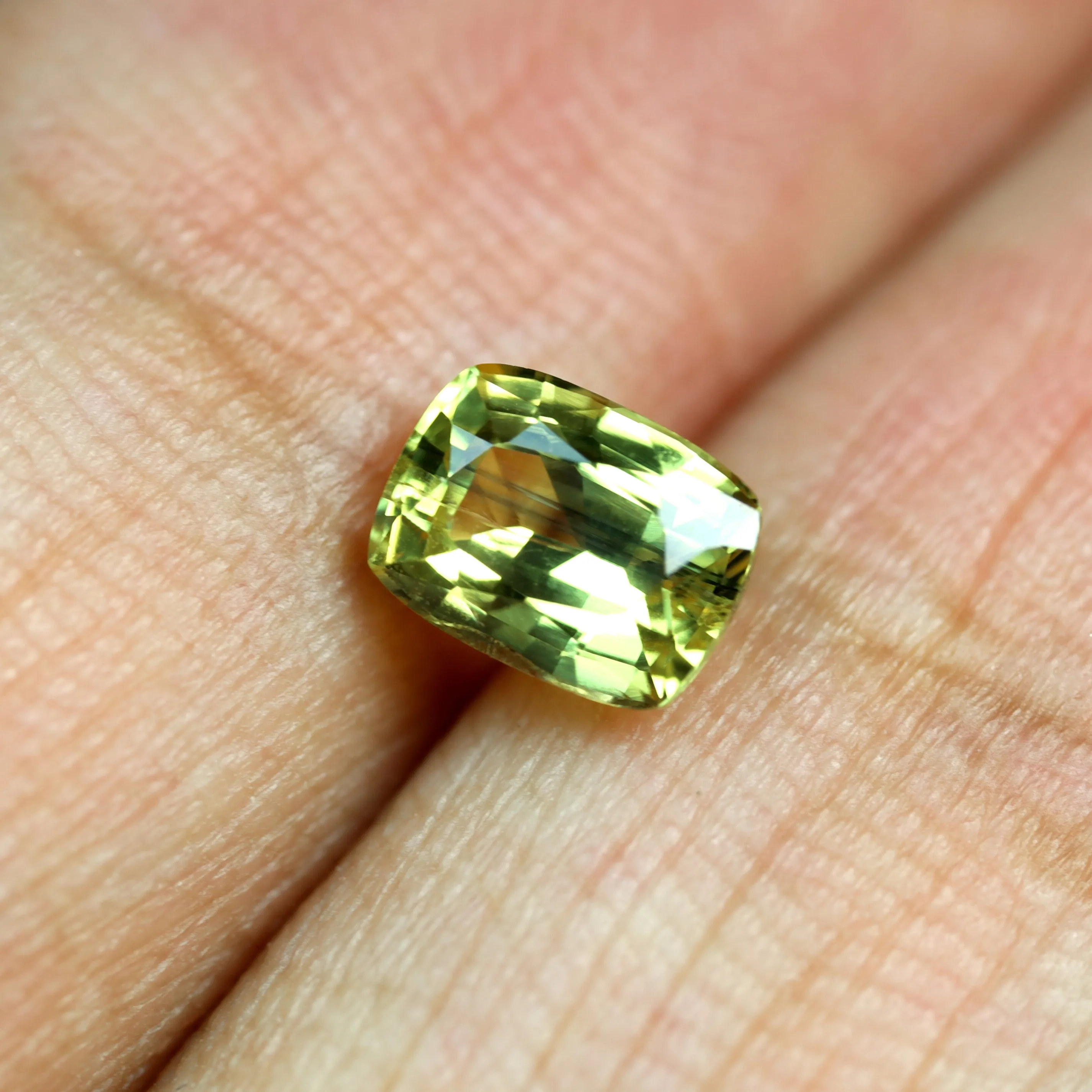 0.98ct Certified Natural Yellow Sapphire