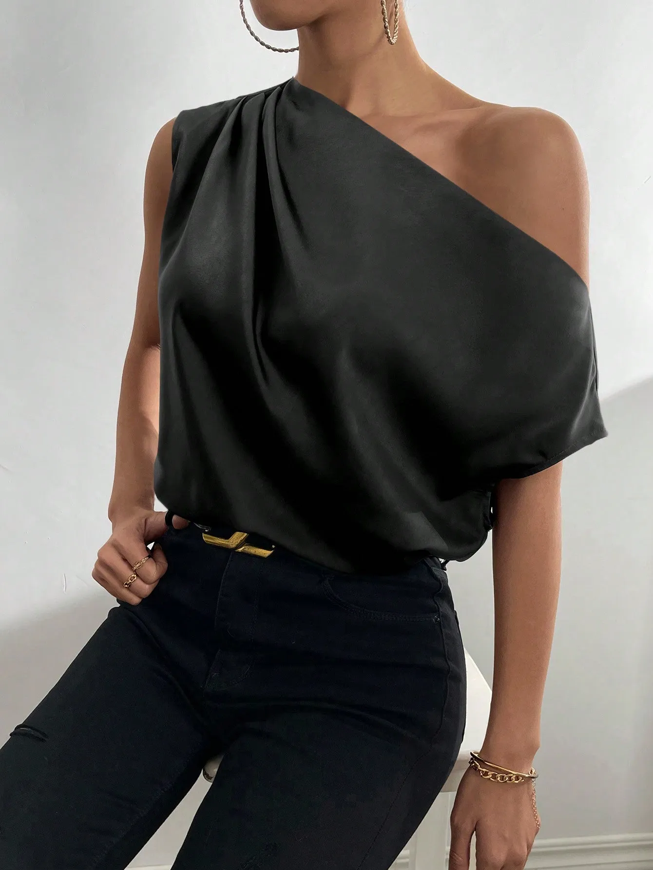 Blusa de satén asimétrica Cherry Vibes | Moda en