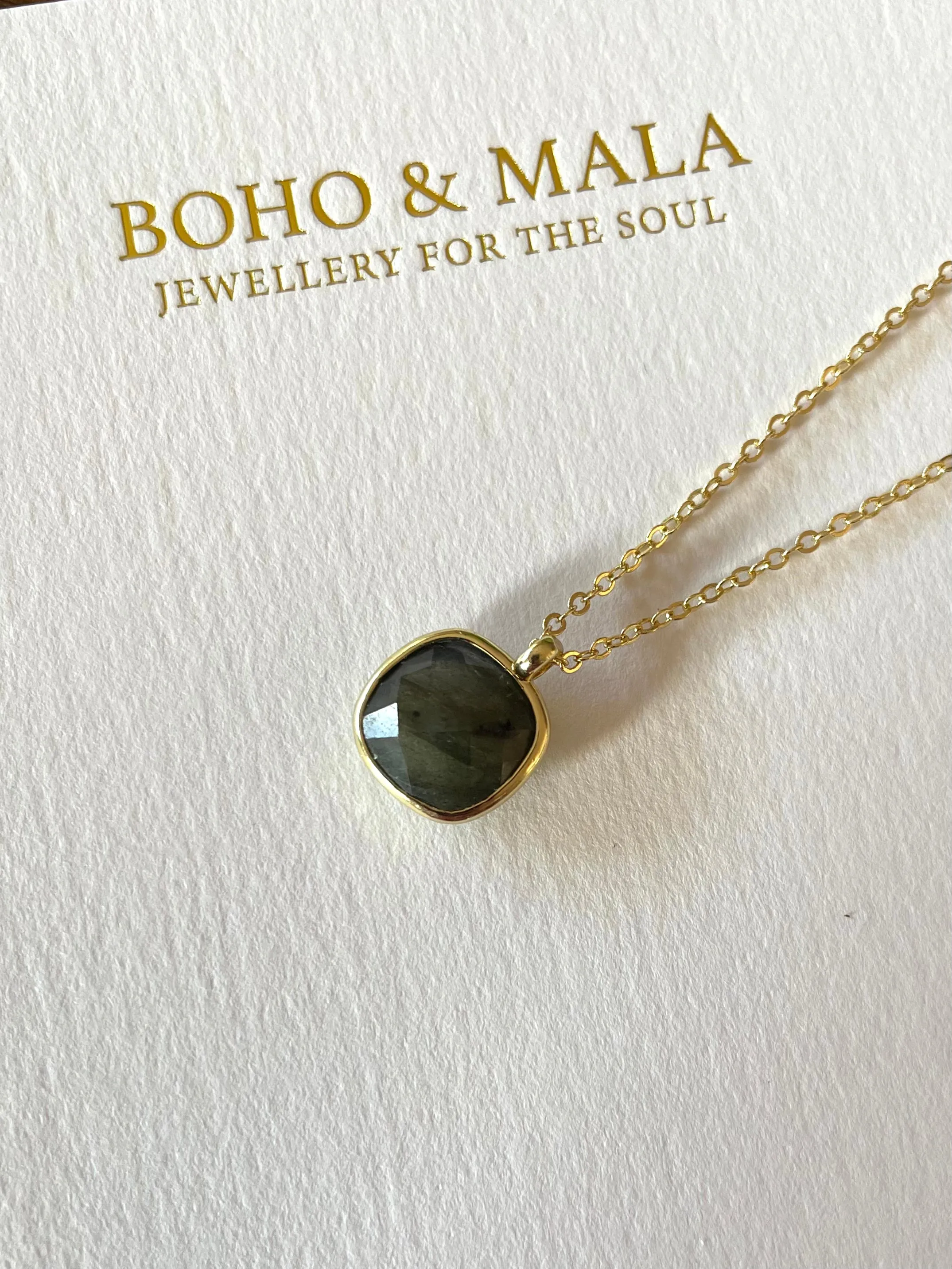 Boho & Mala Labradorite 18inch Chain Gold Plated Pendant Necklace