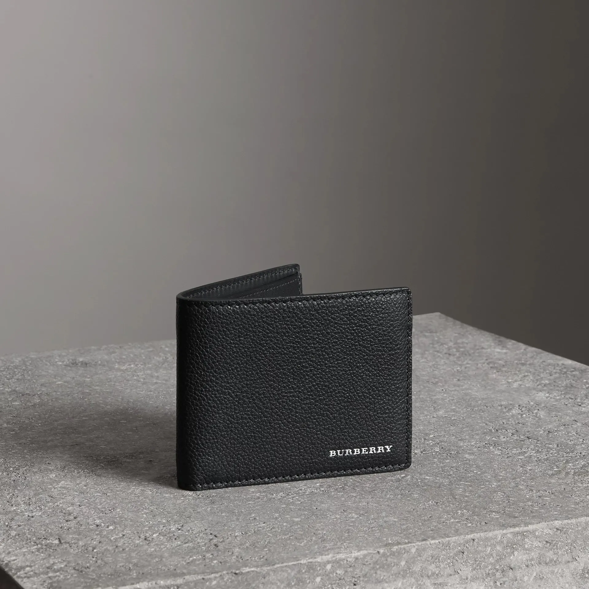 Burberry Grainy Leather Bifold Wallet 3997603 - Black