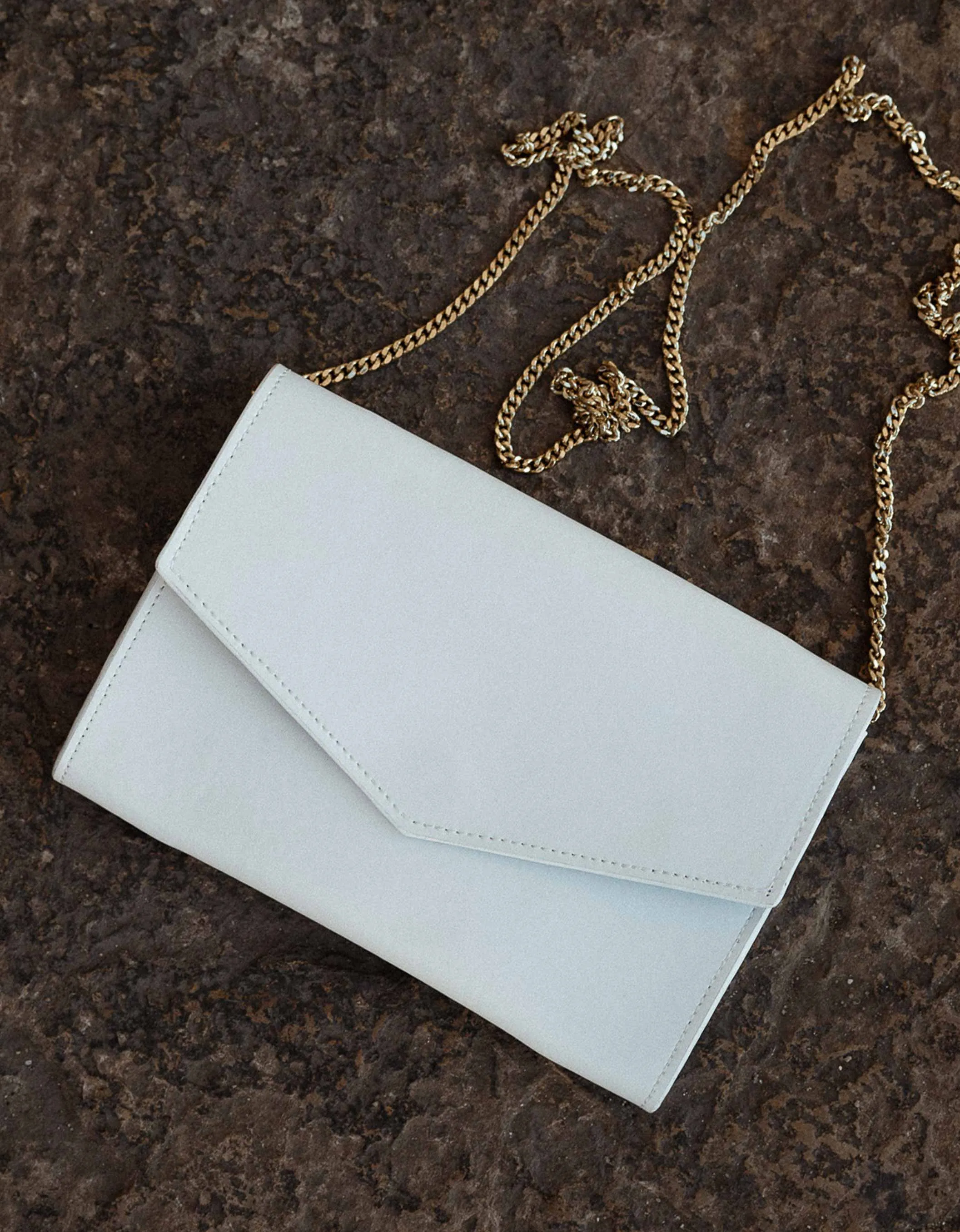 Constant Love Braut Clutch - Cremeweiss mit goldener Kette