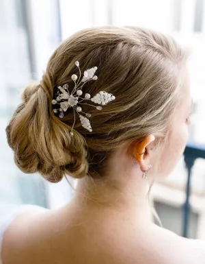 CONSTANT LOVE BRAUT Haarschmuck Haarpin mit Perlen und Blumenelementen