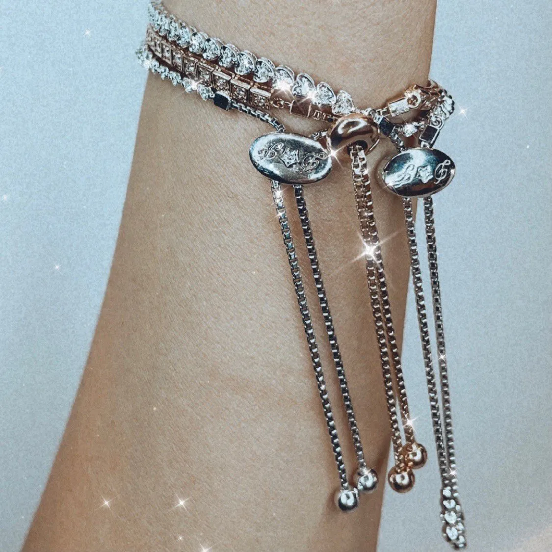 Four-Prong Sqaure Shaped Adjustable Bracelet