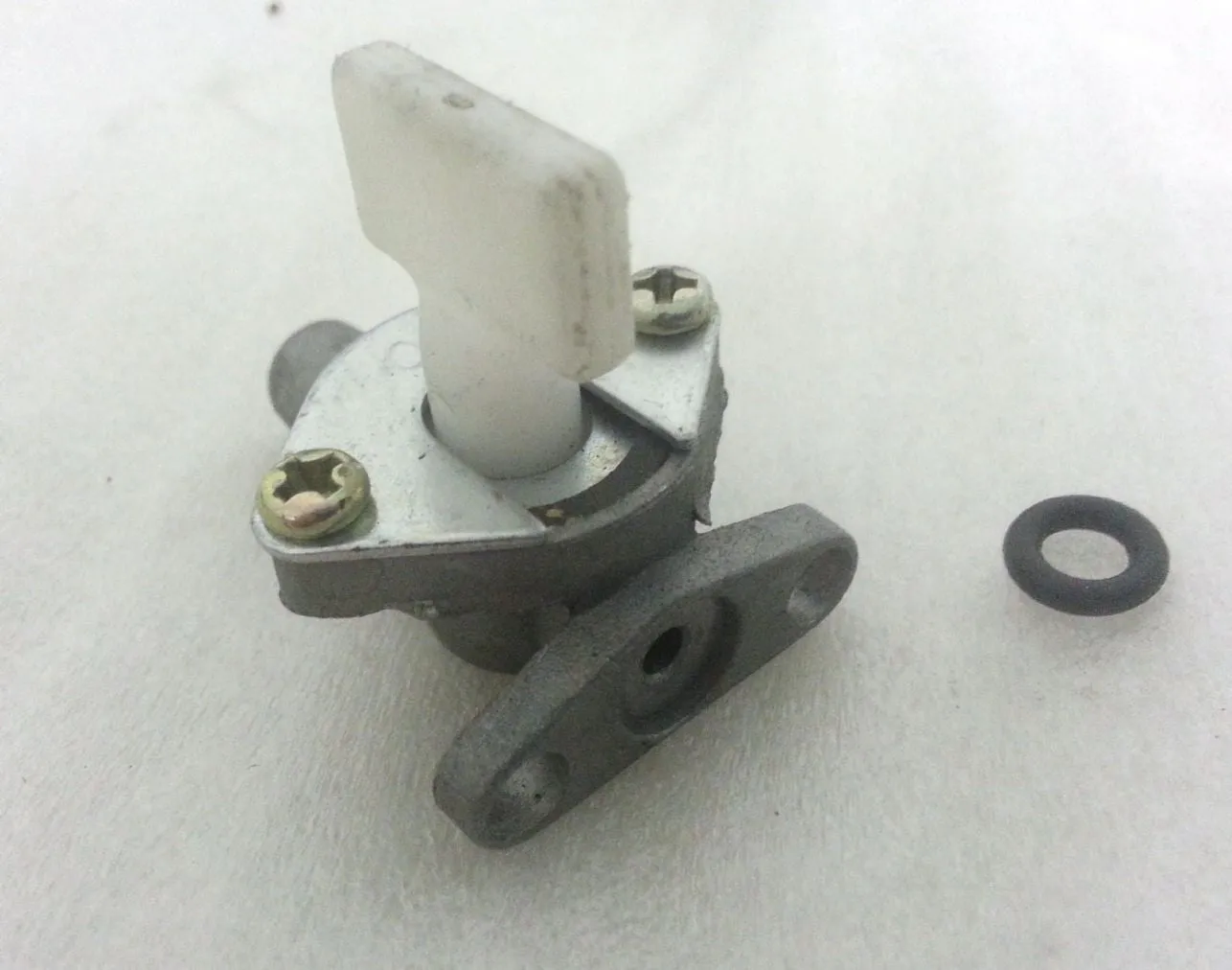 FPT05 FUEL TAP ON / OFF FOR 49CC MINI MOTO / DIRT BIKE CARBURETTOR TAP