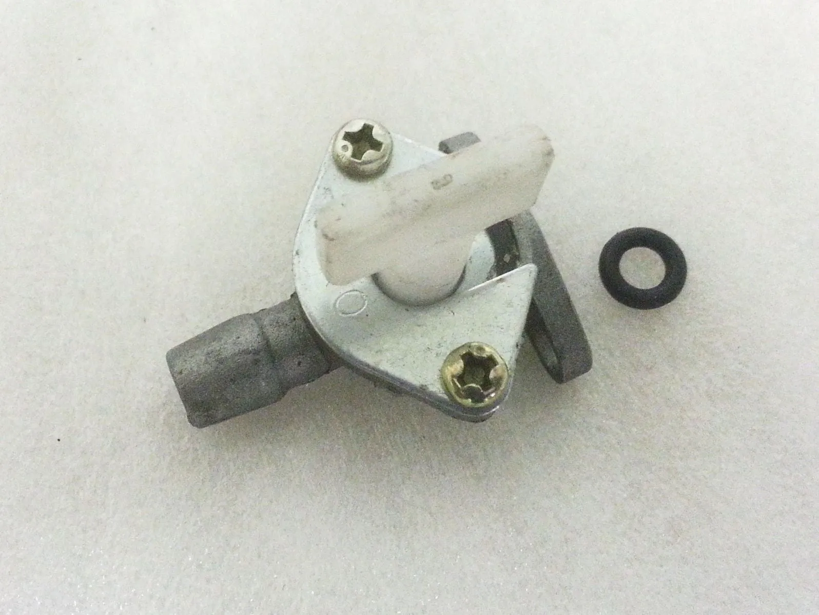 FPT05 FUEL TAP ON / OFF FOR 49CC MINI MOTO / DIRT BIKE CARBURETTOR TAP