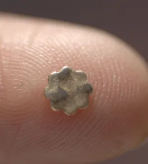 Hammered 5 Petal Flower Most Tiny Metal Mini Blanks 4mm x 4mm