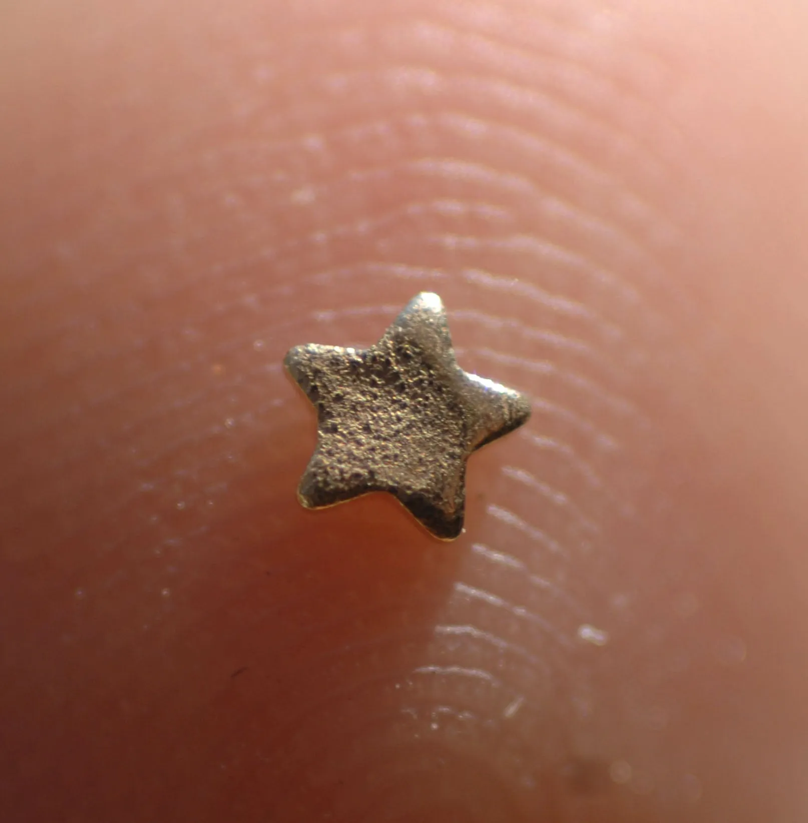 Hammered Tiny metal Star 2.5mm blanks