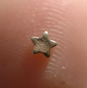 Hammered Tiny metal Star 2.5mm blanks