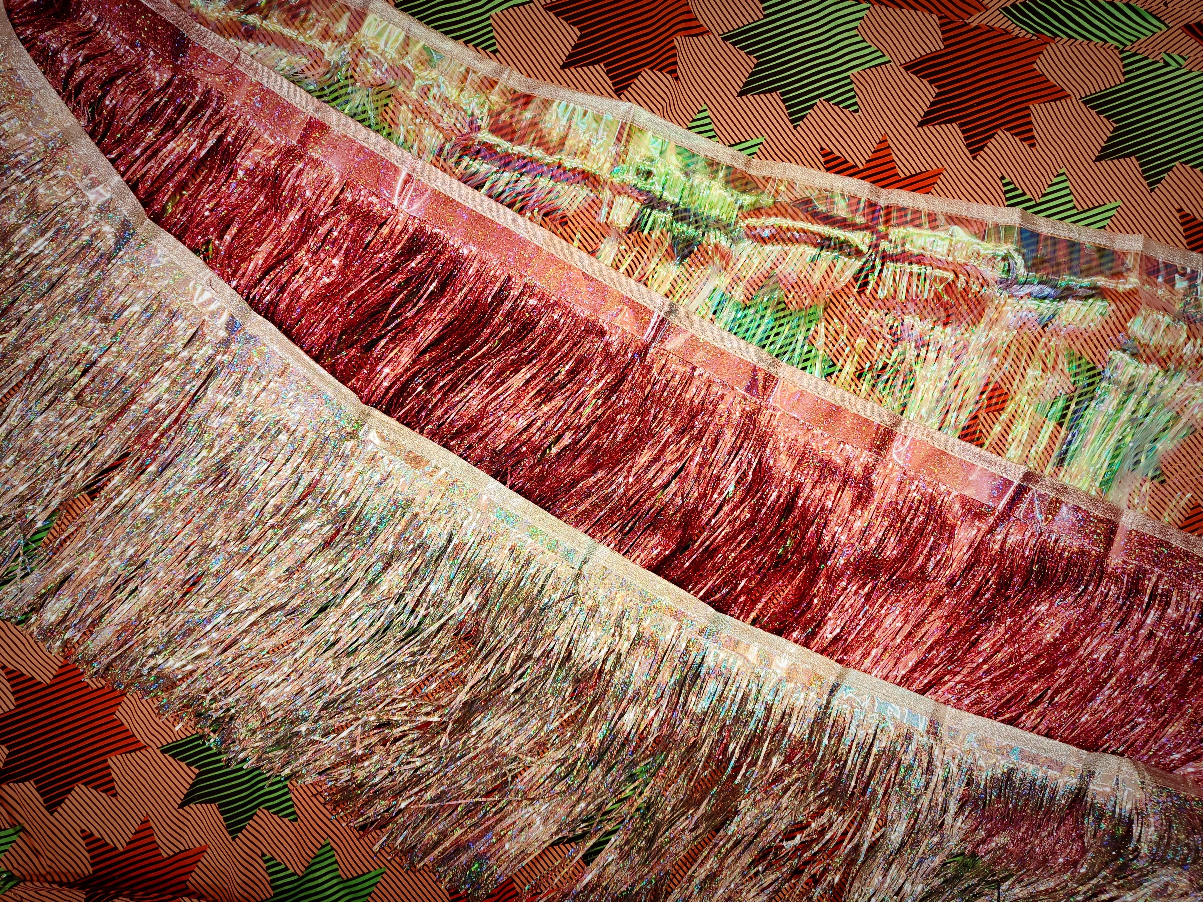 Holographic fringe garland