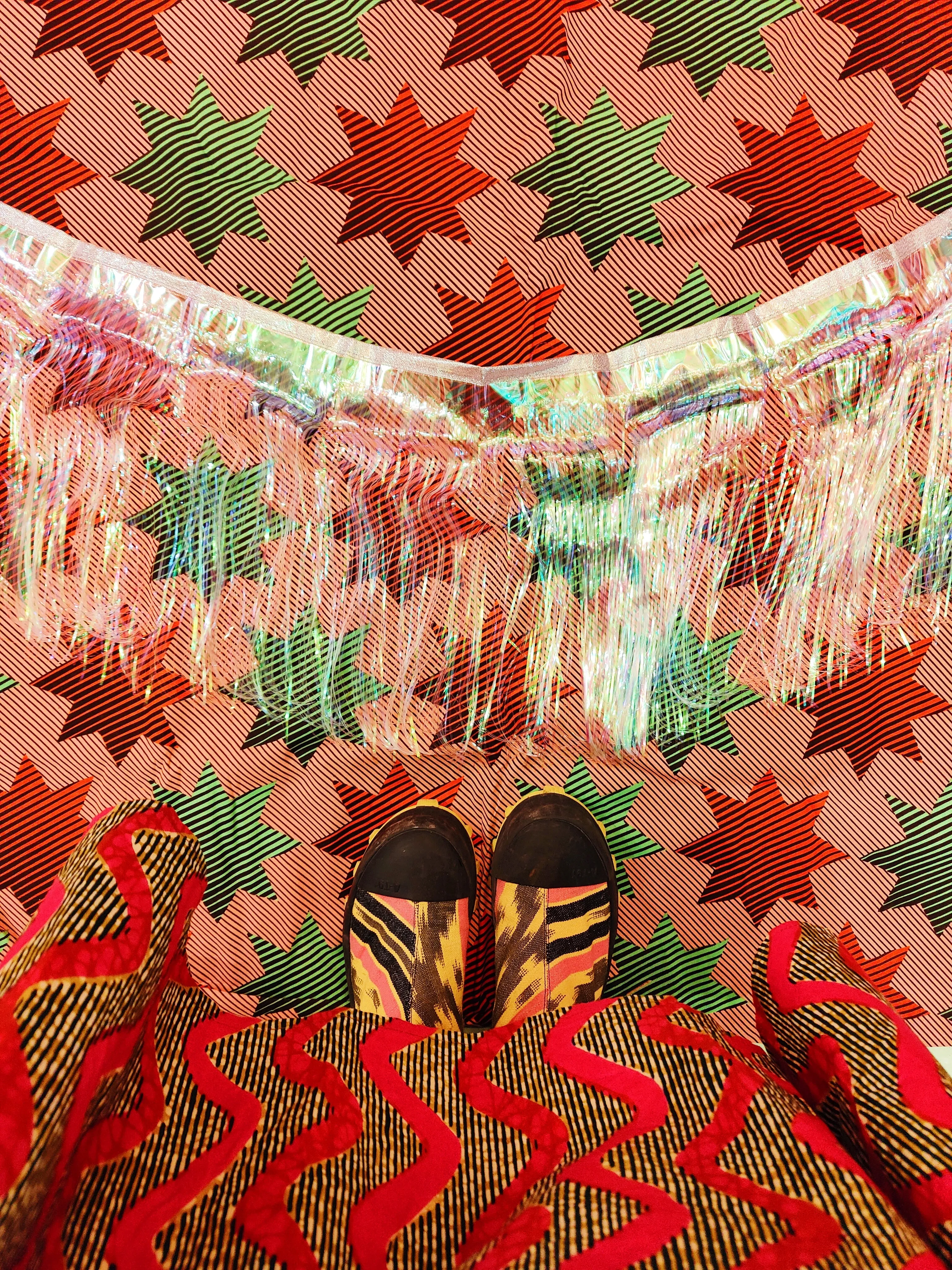 Holographic fringe garland