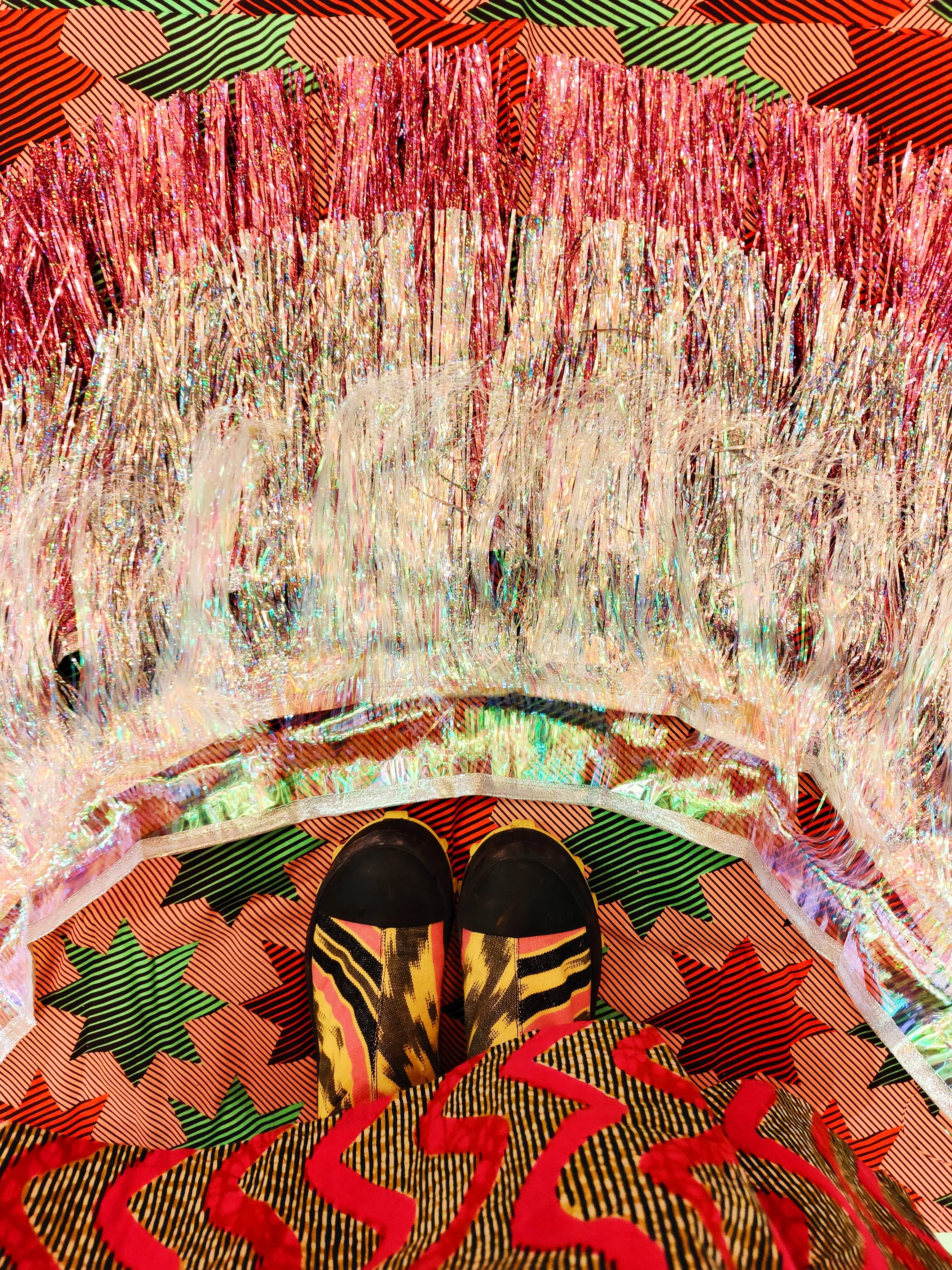 Holographic fringe garland
