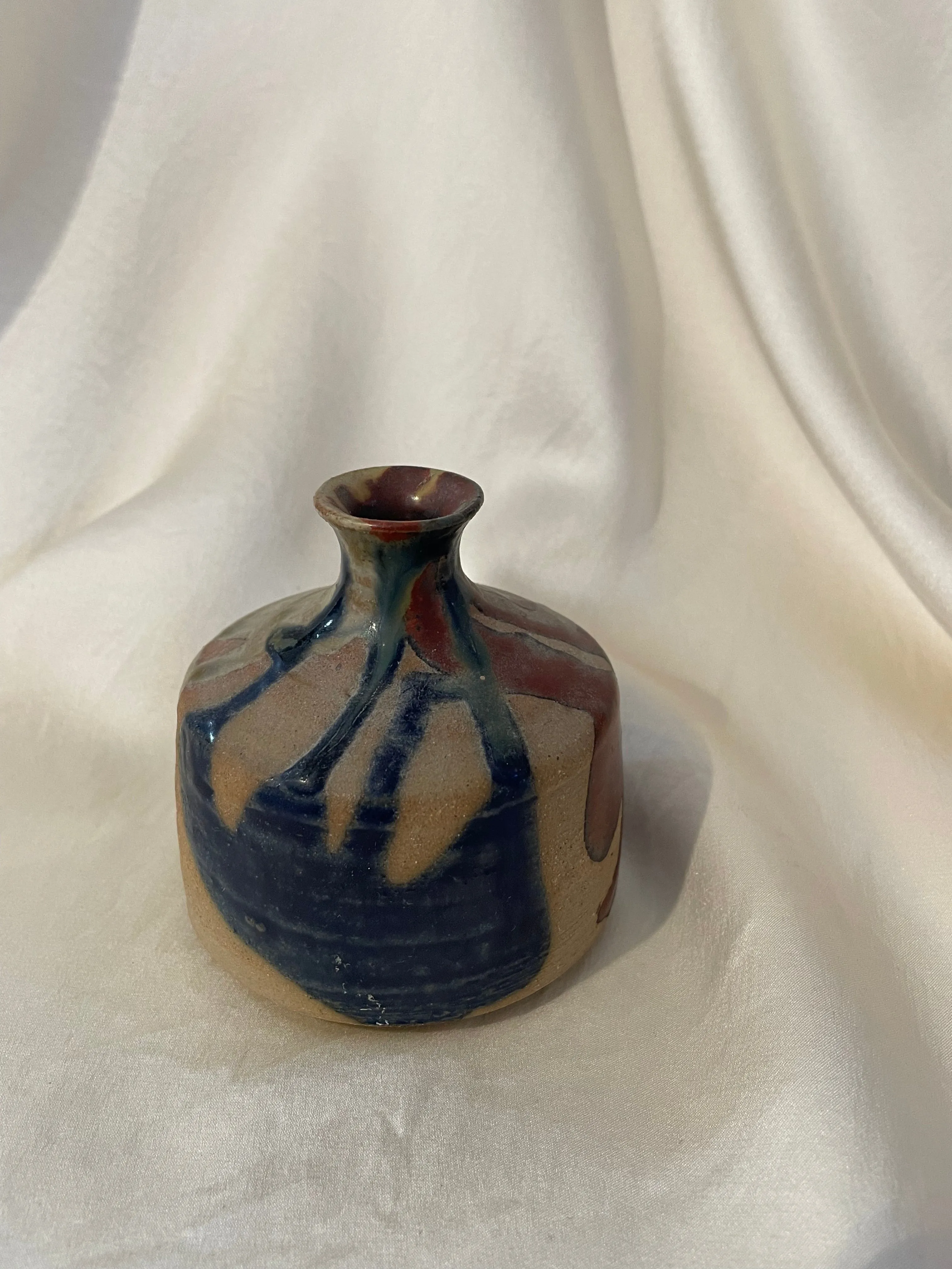 JV824 Tiny Pottery Vase