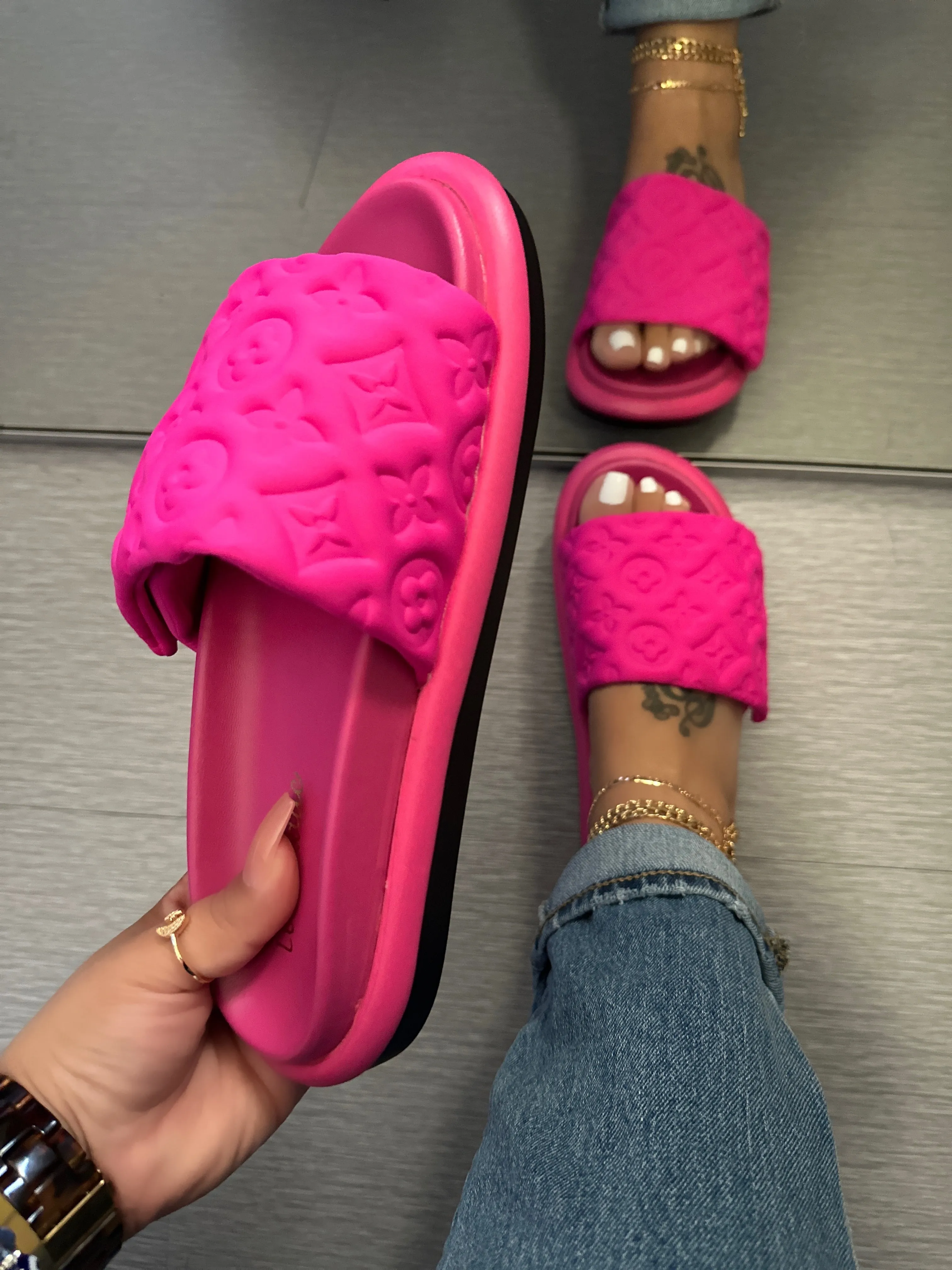 Lilia Slide- Neon Hot Pink