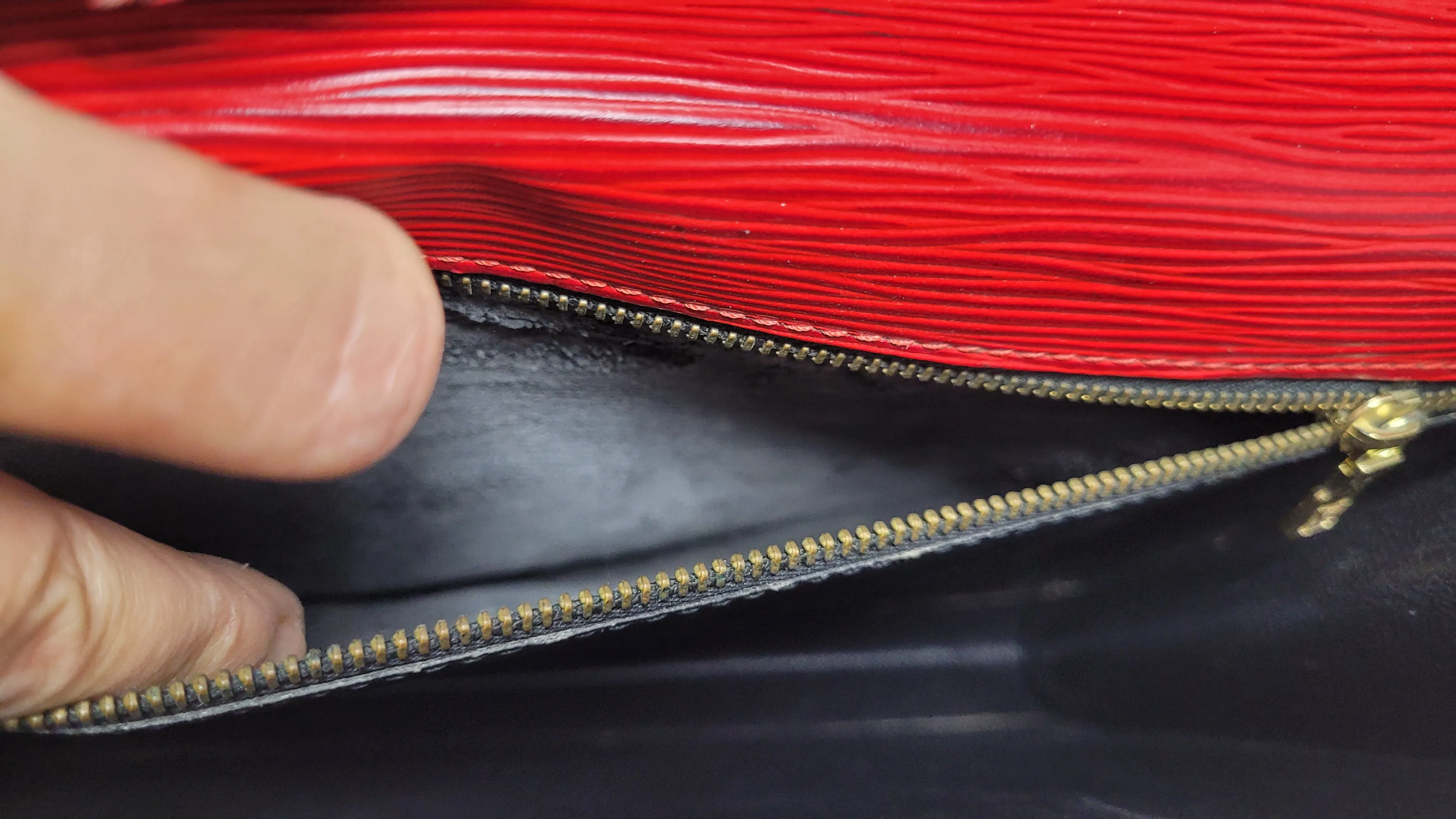 LOUIS VUITTON RED EPI MONCEAU CROSSBODY