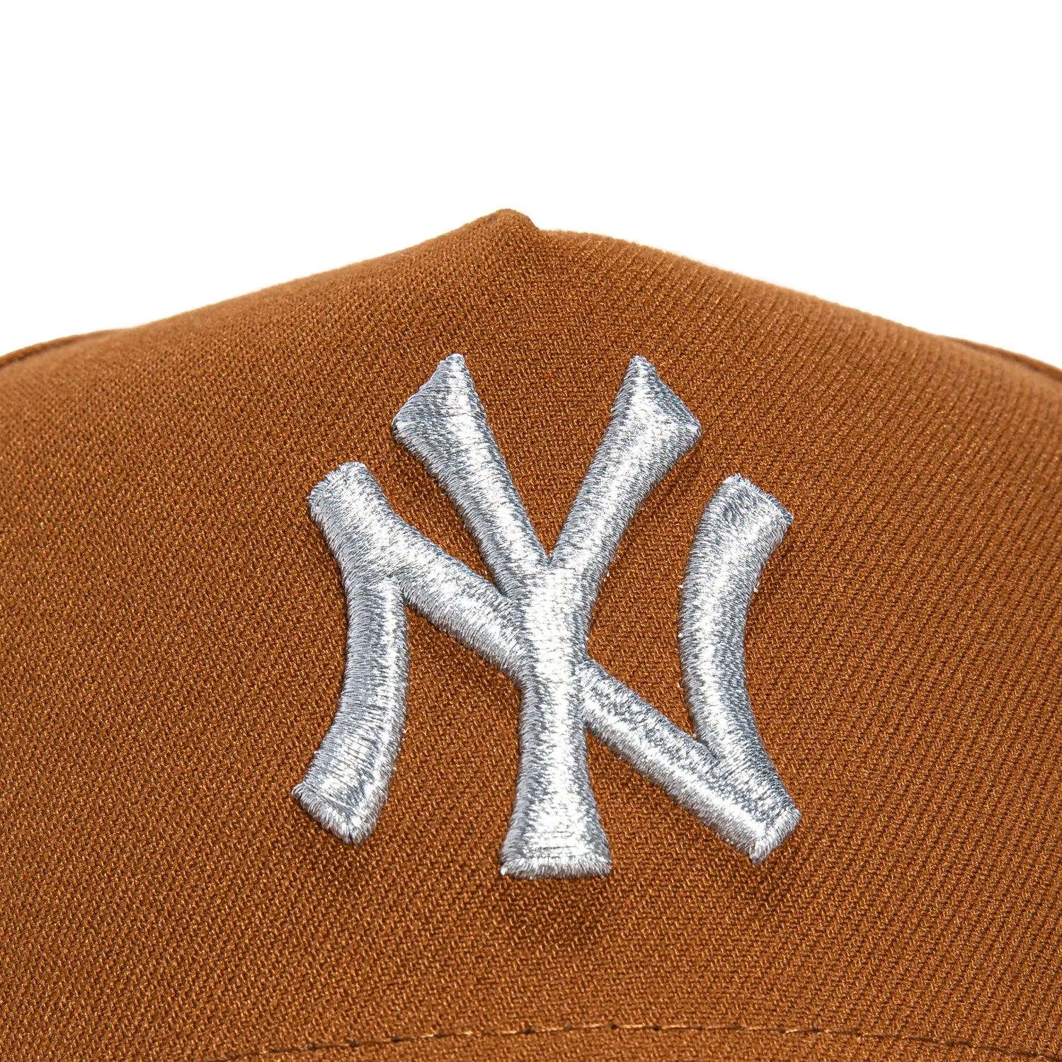 New Era 9Forty A-Frame New York Yankees 1998 World Series Patch Snapback Hat - Khaki, Metallic Silver