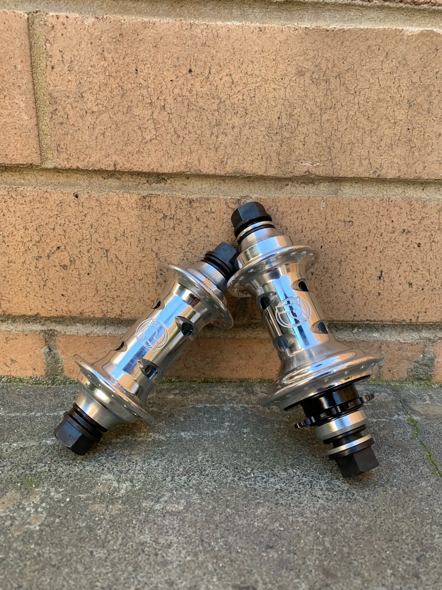 PROFILE MINI "CATS EYE" POLISHED LIMITED EDITION HUBSET - RHD