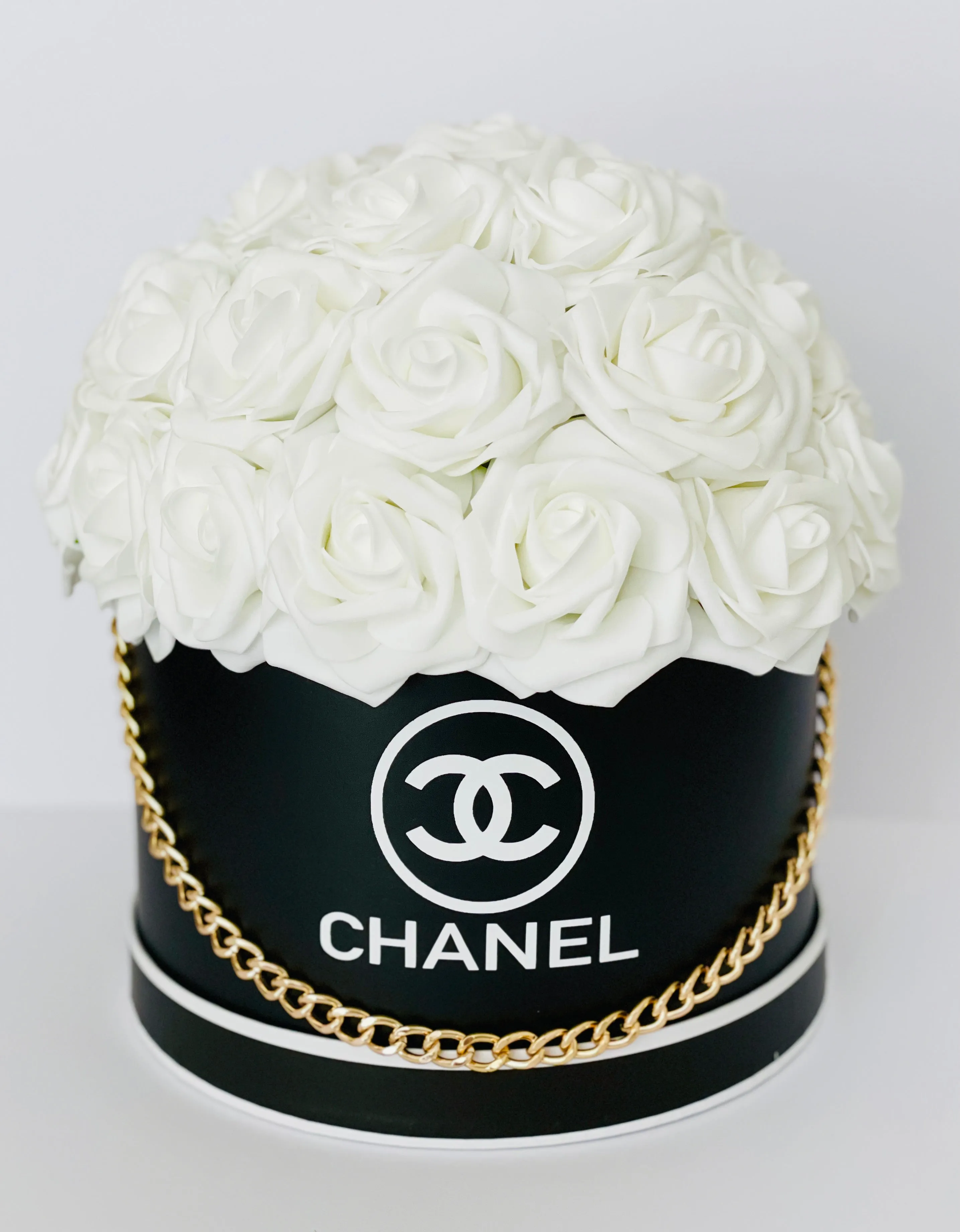 Round Flower Box with Gold Chain