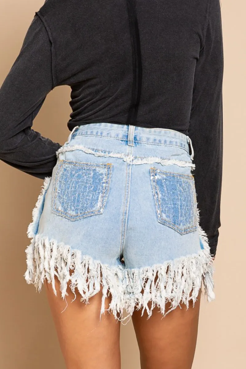 She Wears Short Shorts