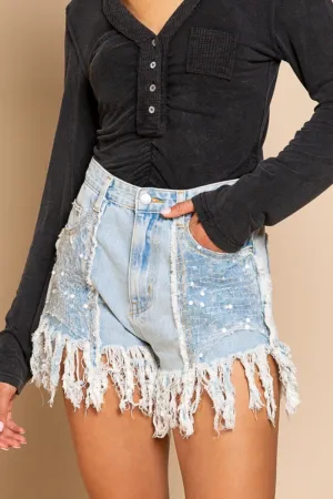 She Wears Short Shorts