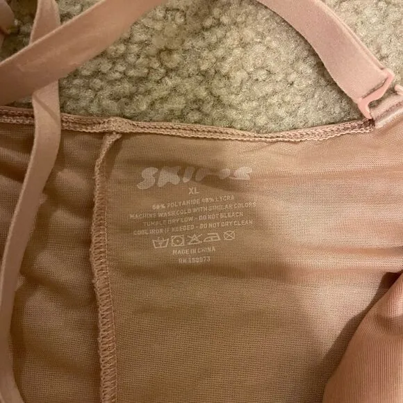 SKIMS Barely There Shapewear Briefs Bodysuit in Clay Size XL NWOT