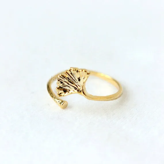 Tiny Ginkgo leaf Ring