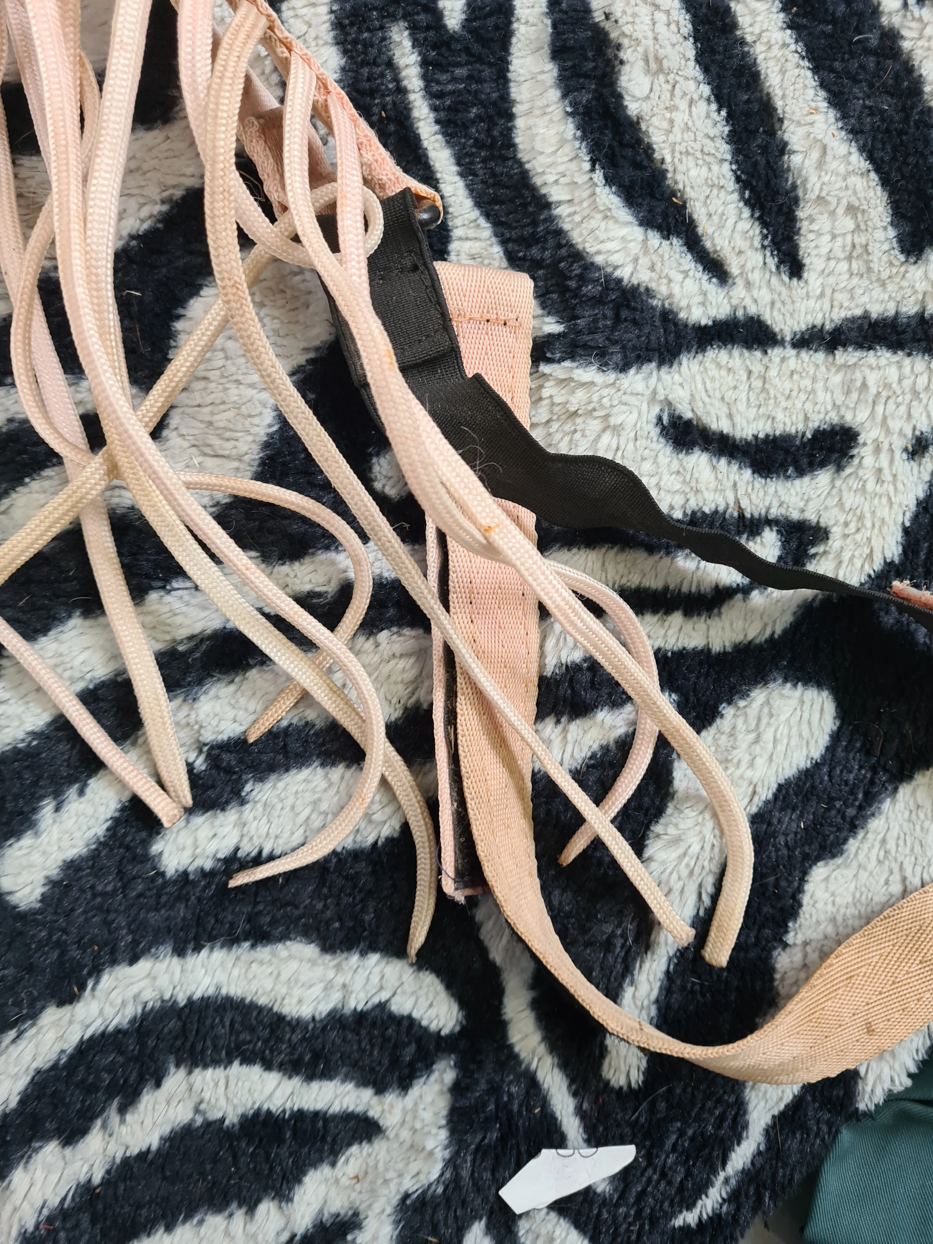 Used full size pink fly fringe FREE POSTAGE☆